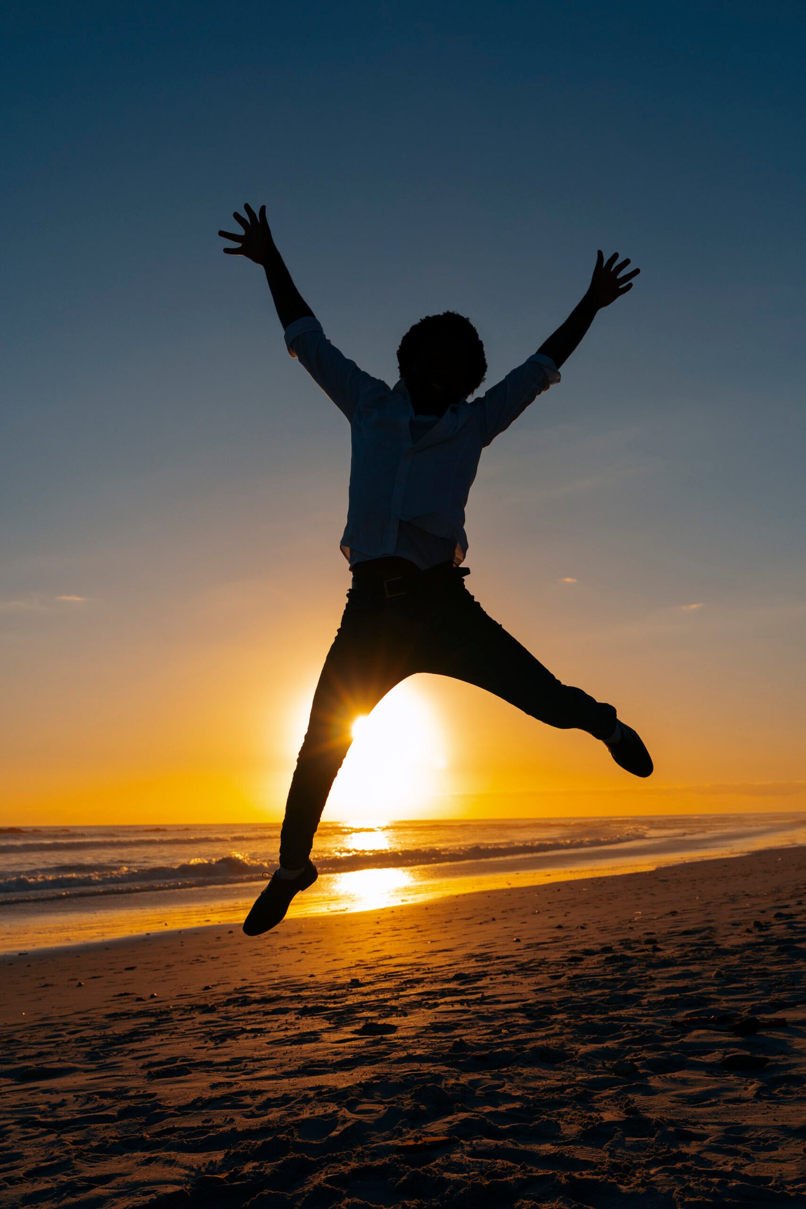 full-shot-silhouette-jumping-sunset
